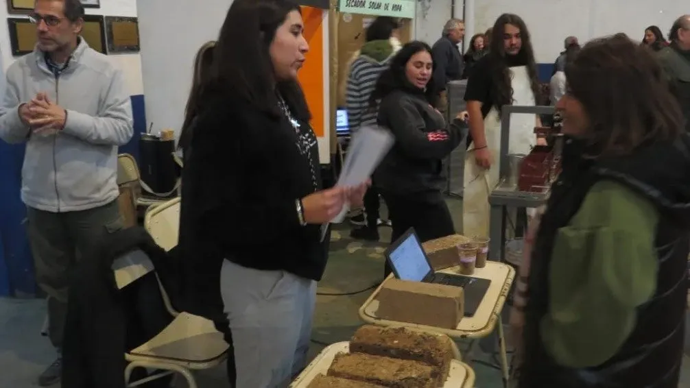 Más de 15 escuelas de Tandil participaron de la Muestra Previa a la Feria de Ciencias en la Universidad Barrial